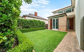 Stylish Home, Family - Walk To Pub,Cafes, 1Km Cbd!